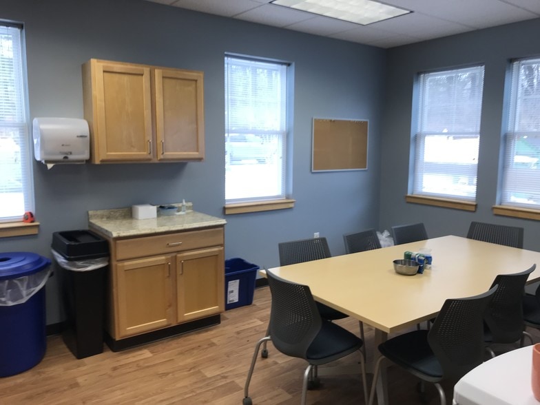 More Photos Of 45 Forest Falls Dr, Yarmouth Medical For Lease
