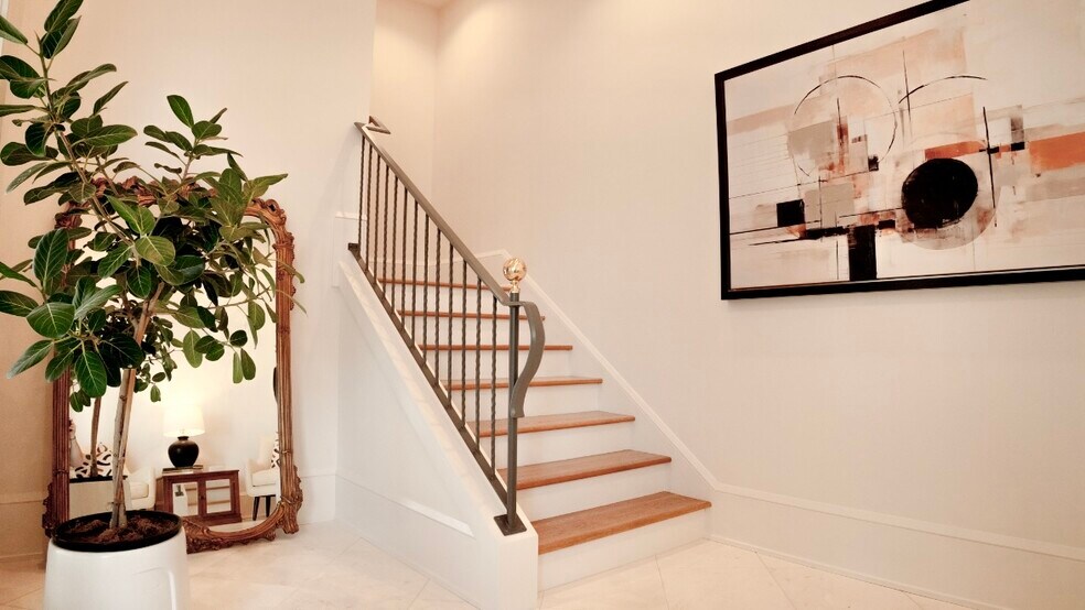 More Photos Of 152 N Section St, Fairhope Storefront Retail Residential For Sale