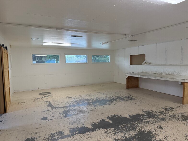 More Photos Of 555 Spring Creek Rd, Montrose General Retail For Sale