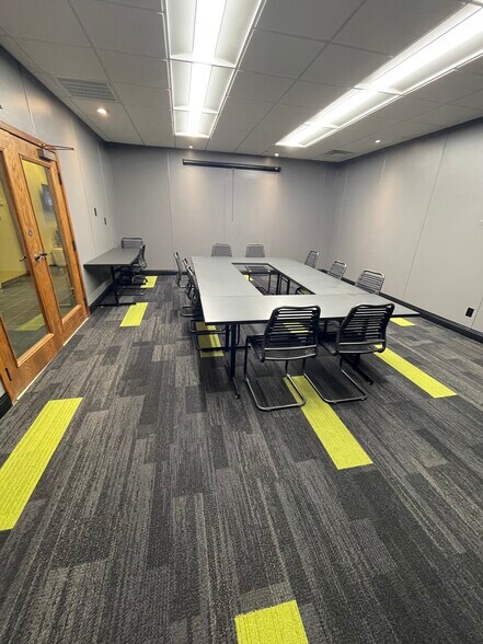 More Photos Of 2620 N Walnut St, Bloomington Office For Lease