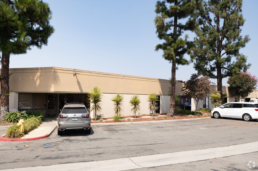 More Photos Of 2021 W Commonwealth Ave, Fullerton Light Manufacturing For Lease