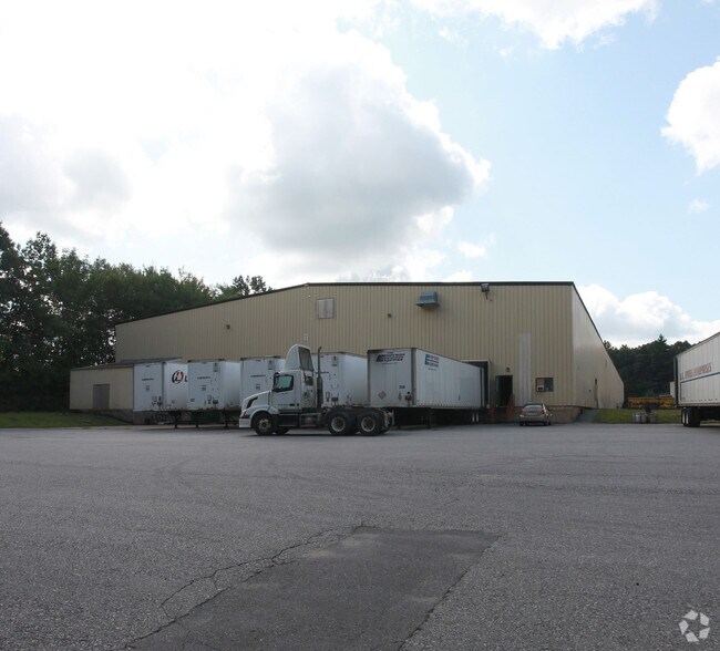 More Photos Of 3 Grande Blvd, Saratoga Springs Warehouse For Lease