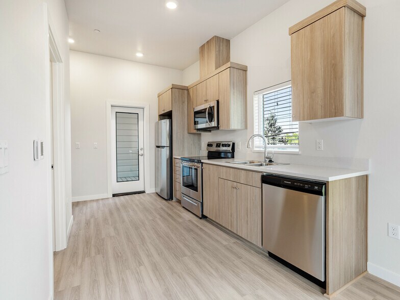 More Photos Of 4780 SE Belmont St, Portland Storefront Retail Residential For Lease