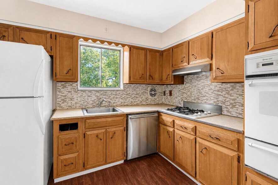 More Photos Of 5834 Fieldston Rd, Bronx Apartments For Sale