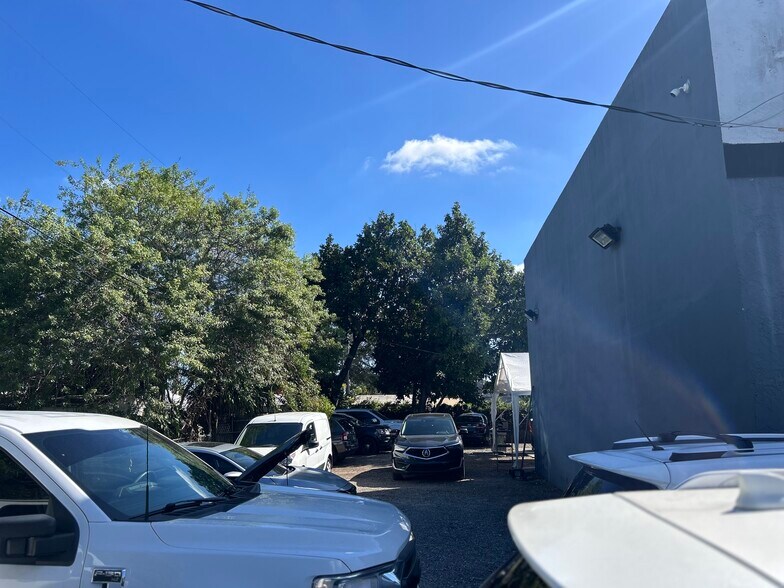 More Photos Of 6009 Dawson St, Hollywood Auto Dealership For Lease