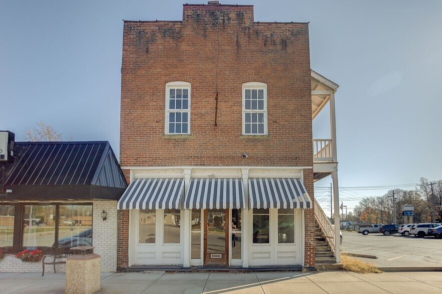 More Photos Of 14 1/2 Main St., Pinckneyville Storefront Retail Office For Sale