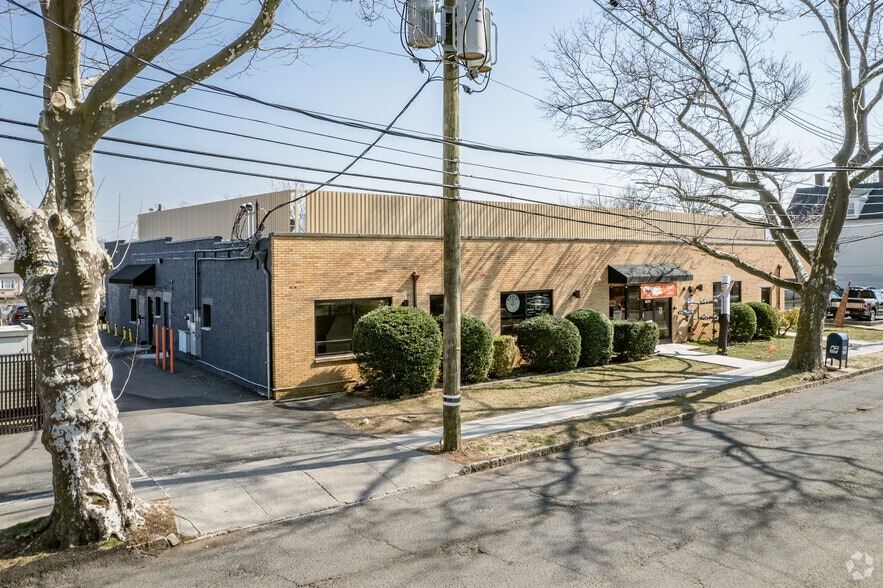 Primary Photo Of 500 Cortlandt St, Belleville Restaurant For Lease