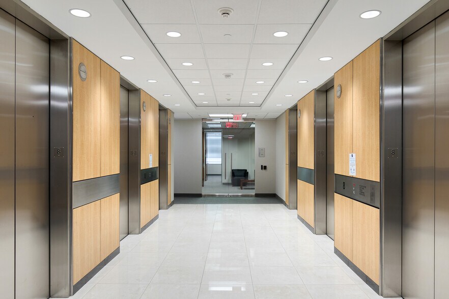 More Photos Of 840 Gessner Rd, Houston Office For Lease