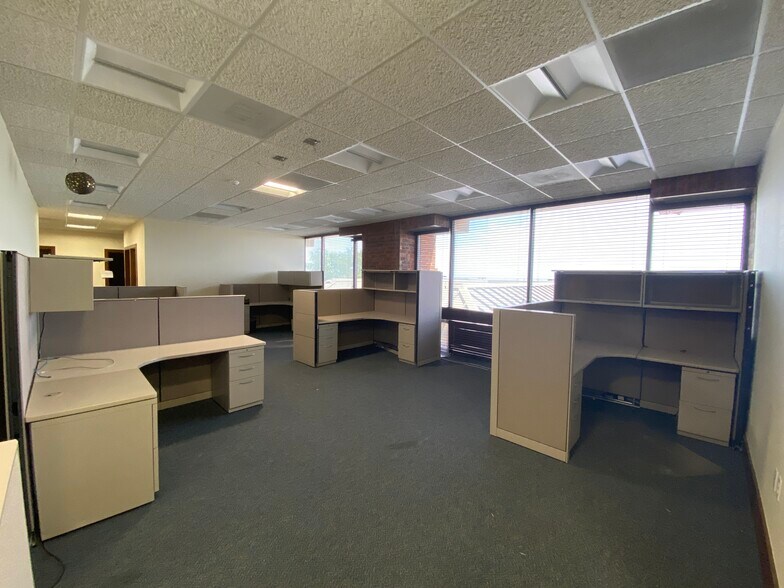 More Photos Of 8340 Gateway Blvd E, El Paso Office For Lease