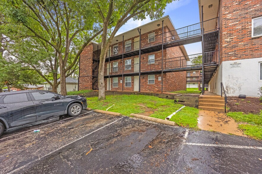 More Photos Of 4127 Geraldine Ave, Saint Ann Apartments For Sale