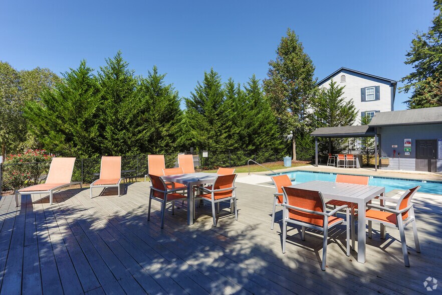 More Photos Of 102 University Dr, Carrollton Apartments For Sale