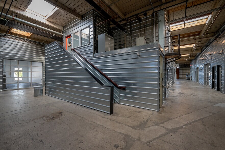 More Photos Of 2195 Hyacinth St NE, Salem Flex For Lease