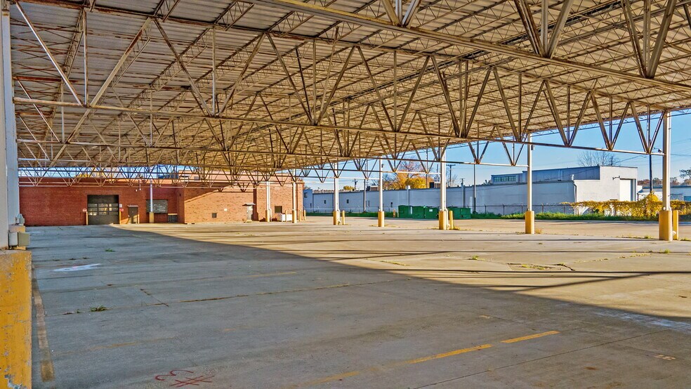 More Photos Of 15317 Chatfield Ave, Cleveland Warehouse For Lease