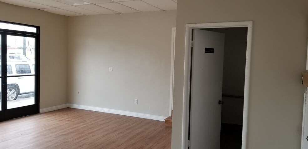 More Photos Of 6100-6108 Vineland Ave, North Hollywood Freestanding For Lease