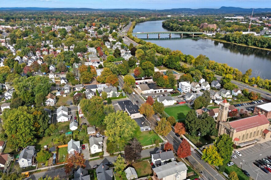 More Photos Of 436 Main St, West Springfield Storefront Retail Office For Lease