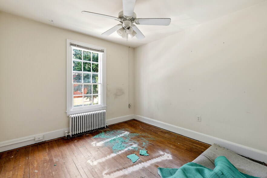 More Photos Of 3 E Market St, Leesburg Office For Sale
