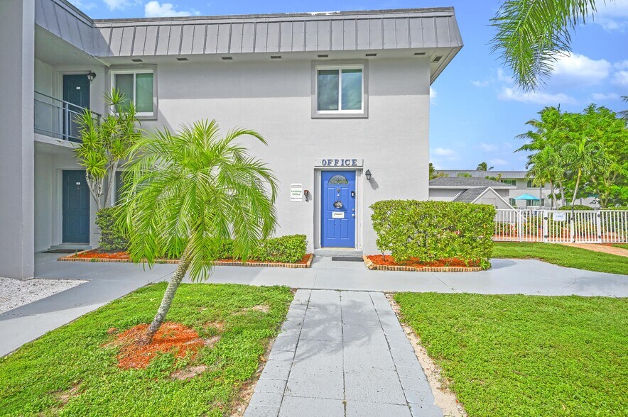 More Photos Of 8372 Beacon Blvd, Fort Myers Apartments For Sale