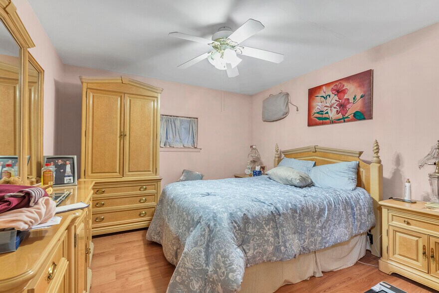 More Photos Of 238 Stuyvesant Ave, Lyndhurst Flex For Sale