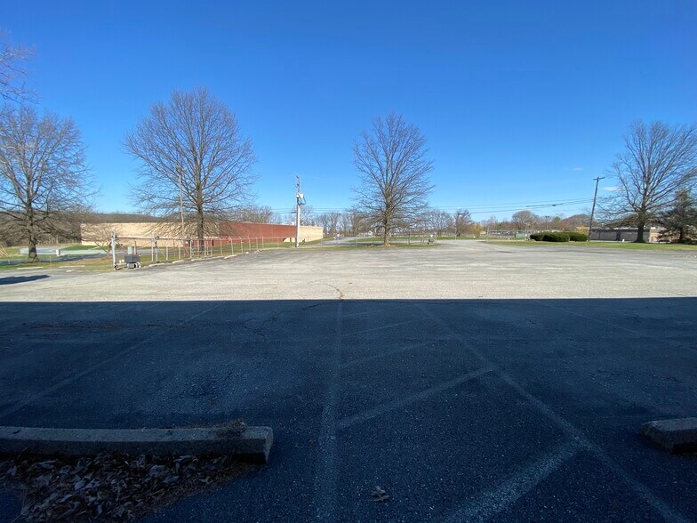 More Photos Of 3040 Industry Dr, Lancaster Flex For Sale