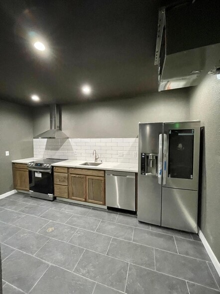 More Photos Of 4706 3rd St, San Francisco Storefront For Lease