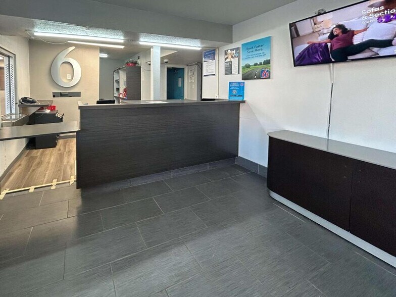 More Photos Of 909 66th St, Lubbock Hotel For Sale