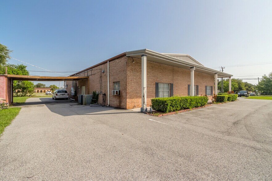 More Photos Of 1036 Derbyshire Rd, Daytona Beach Office For Sale