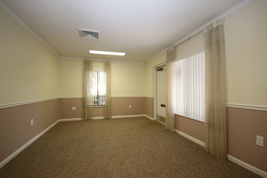 More Photos Of 561 S Duncan Ave, Clearwater Medical For Sale