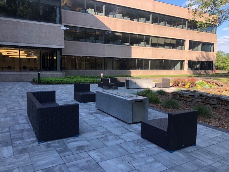 More Photos Of 200 Great Pond Dr, Windsor Office For Lease