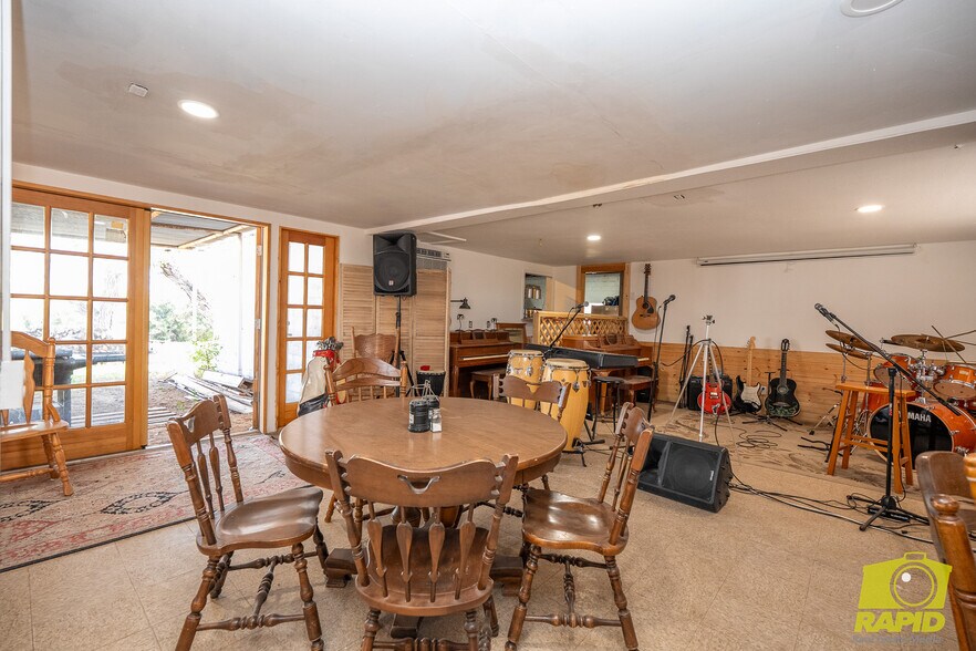More Photos Of 425 Highland Park, Robert Lee Flex For Sale