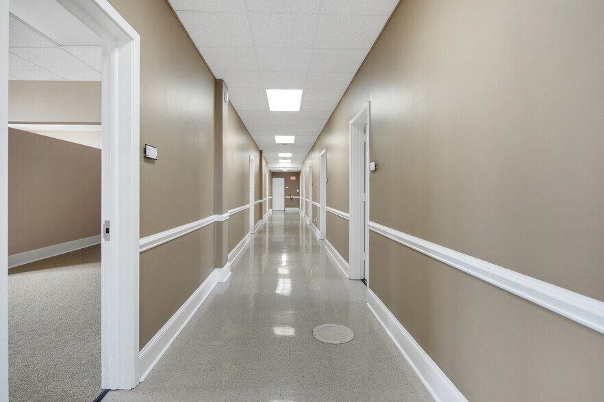 More Photos Of 230 Donaldson St, Fayetteville Office For Lease