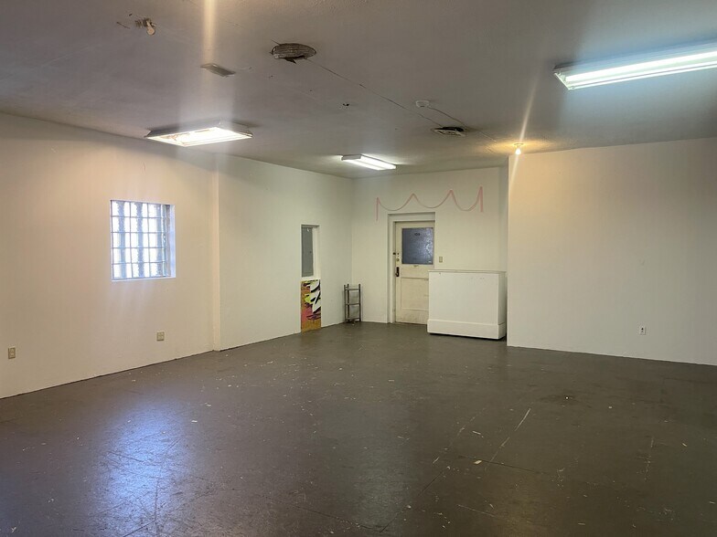 More Photos Of 1604 Deloss St, Indianapolis Flex For Lease