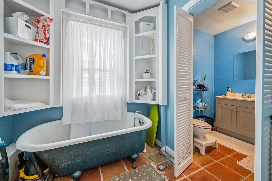 More Photos Of 315-317 Castle St, Wilmington General Retail For Sale