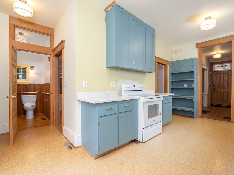 More Photos Of 317 NE Sacramento St, Portland Office For Sale