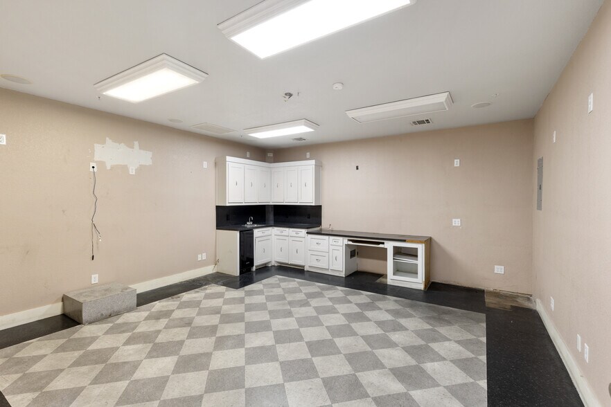 More Photos Of 1201 S Commercial Blvd, Arlington Warehouse For Sale