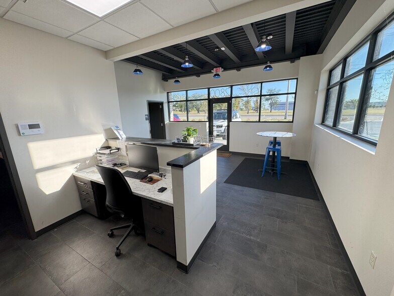 More Photos Of 2800 W Albany St, Broken Arrow Warehouse For Sale