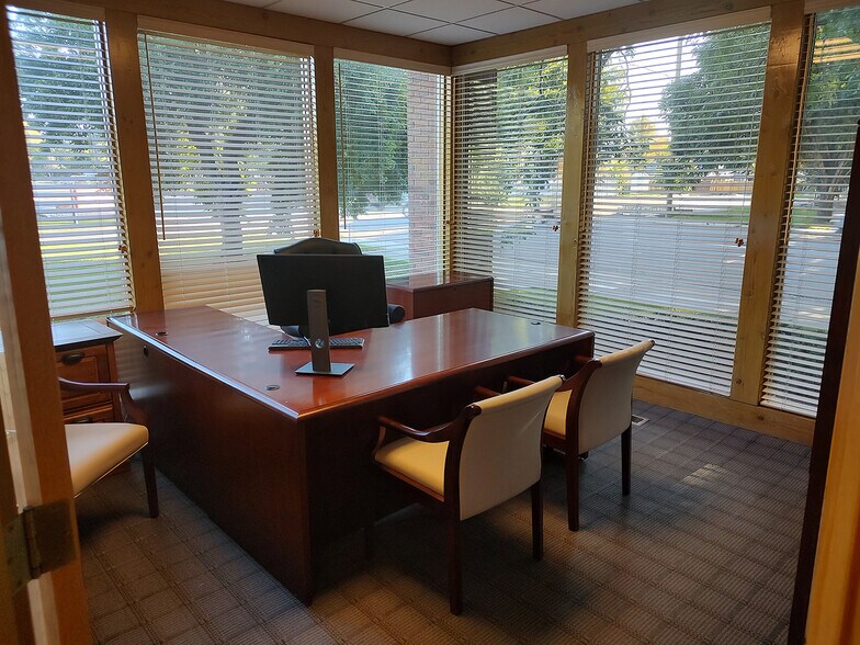 More Photos Of 1073 N Lincoln Ave, Loveland Office For Sale