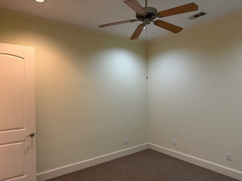 More Photos Of 13644 Breton Ridge St, Houston Medical For Sale