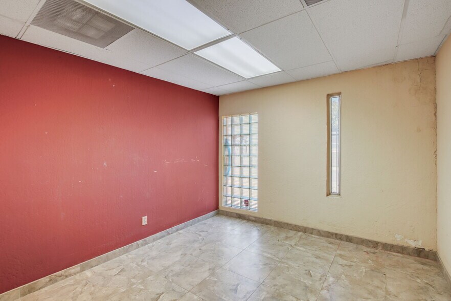 More Photos Of 4496 N Black Canyon Fwy, Phoenix Office Residential For Sale