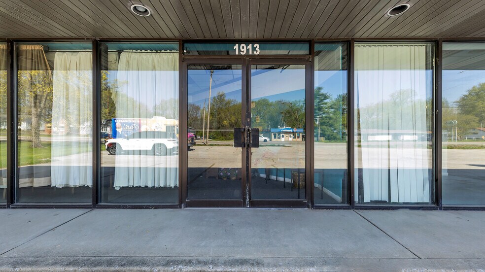 More Photos Of 1913 N Belt East, Belleville Restaurant For Sale