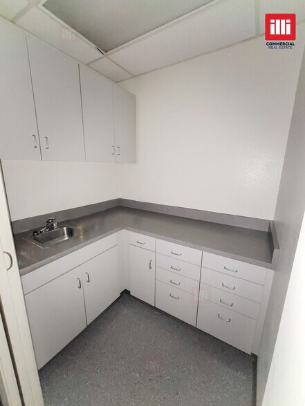 More Photos Of 2035-2045 Saviers Rd, Oxnard Medical For Lease