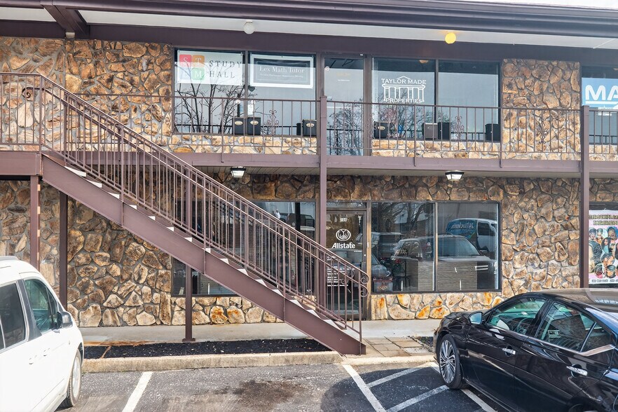 More Photos Of 169-171 E Reynolds Rd, Lexington Freestanding For Lease