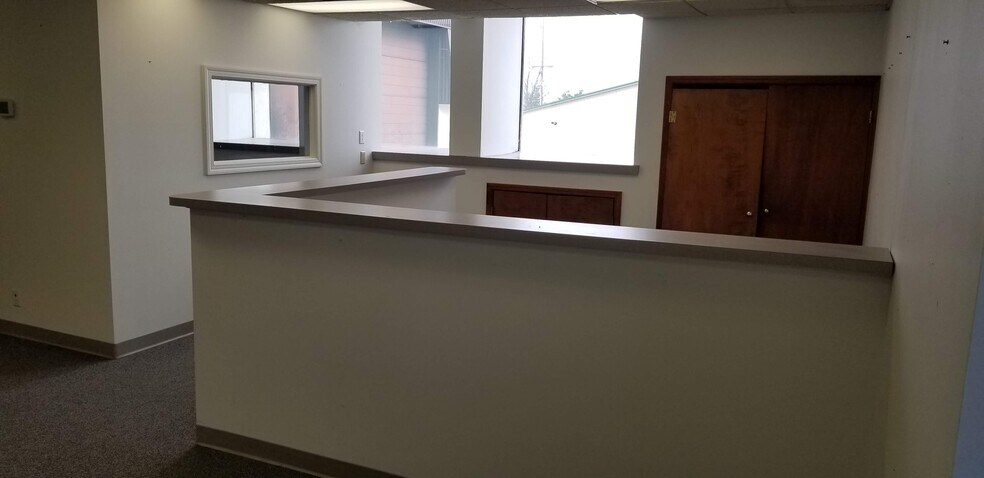 More Photos Of 2750 N Burkhardt Rd, Evansville Office For Lease