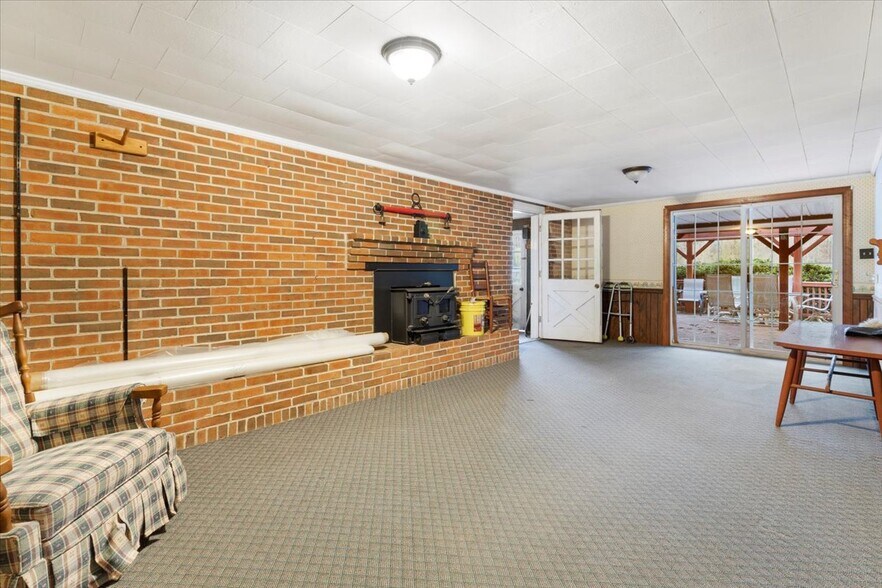 More Photos Of 1356 Coopers Cove Rd, Hardy Specialty For Sale