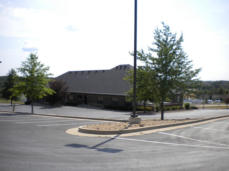 More Photos Of 919 Wildwood Dr, Jefferson City Office For Sale
