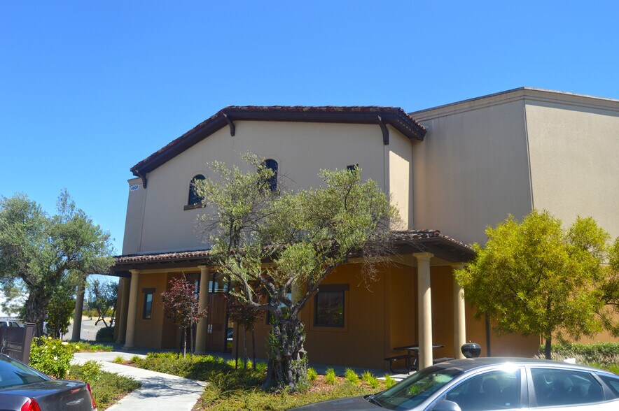 More Photos Of 5600 Earhart Ct, Windsor Warehouse For Sale