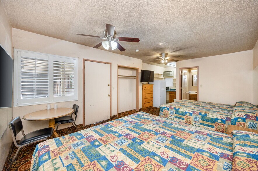 More Photos Of 451 E Vernon Ave, Los Angeles Hotel For Sale