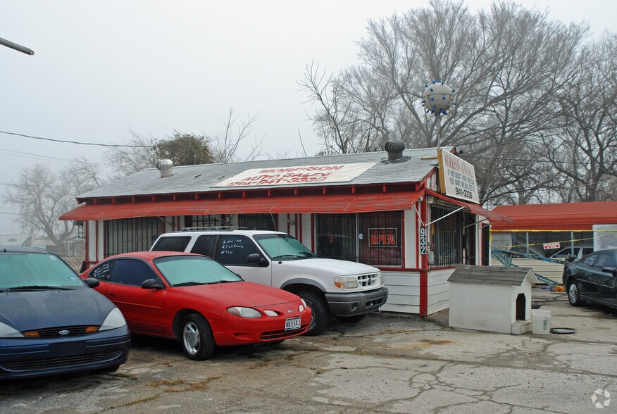 Primary Photo Of 932 E Jefferson Blvd, Dallas Auto Dealership For Lease