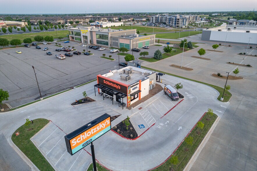 More Photos Of 627 SW 19th St, Moore Fast Food For Sale