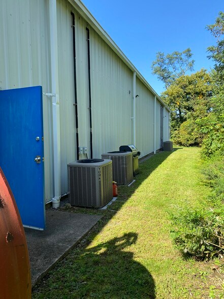 More Photos Of 60 Scott Rd, Prospect Warehouse For Lease