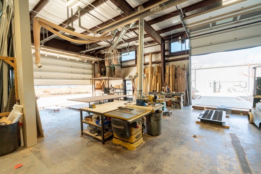 More Photos Of 3000 Airport Dr, Erie Light Manufacturing For Sale